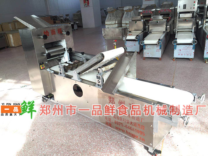 成品倉庫中的燴面機(jī)HMj-2型 成品倉庫中的燴面機(jī)HMj-2型